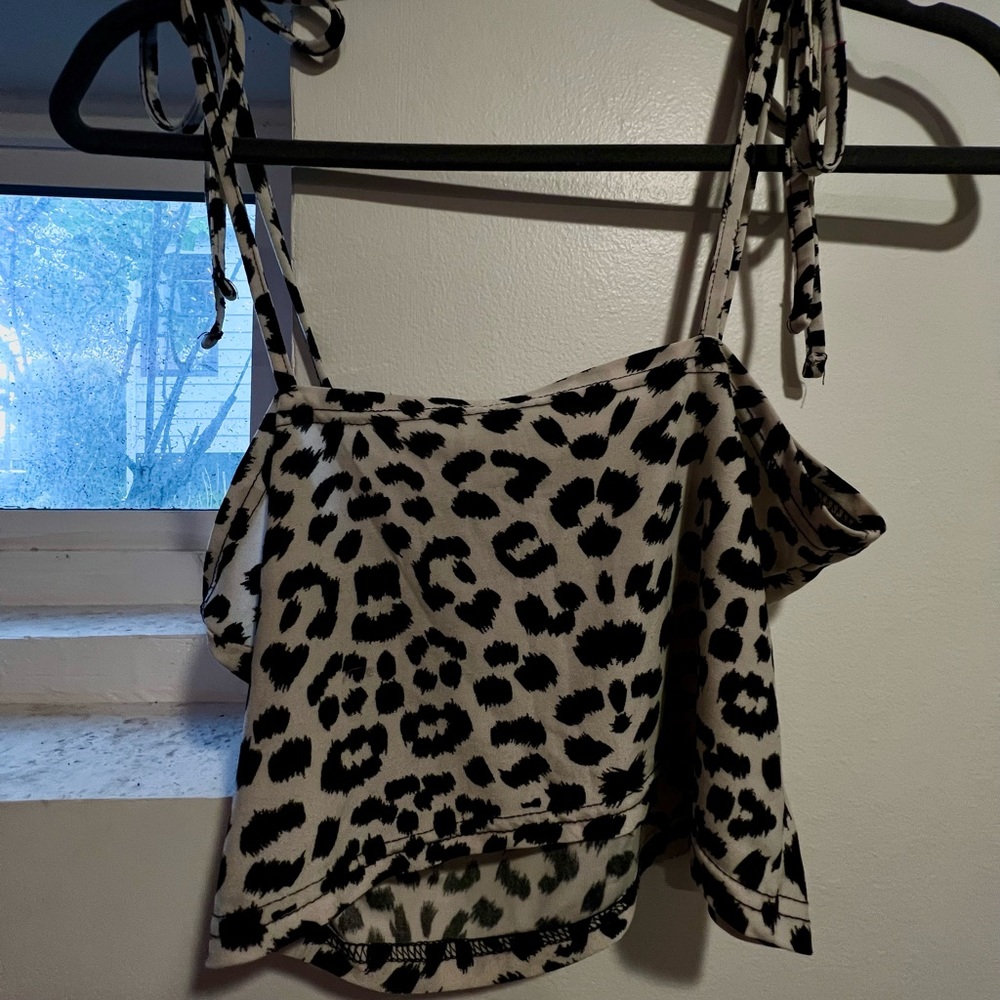 Leopard print cropped tank top